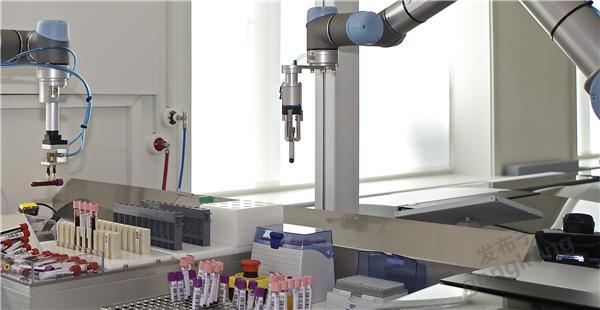 UR5_robot handling blood samples_1.jpg