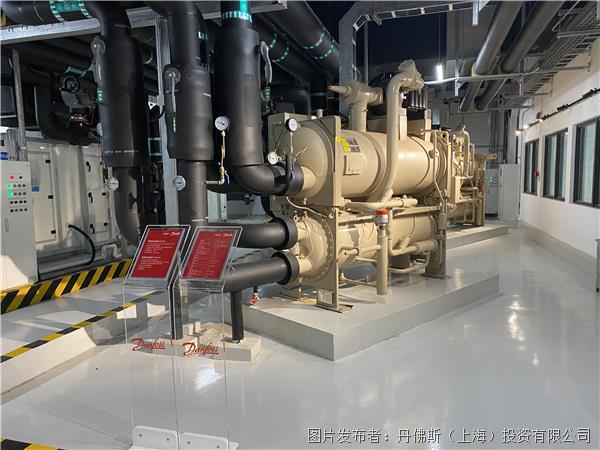 丹佛斯中国工厂使用了丹佛斯变频器和磁悬浮压缩机，大幅提升了暖通空调系统能效.jpg