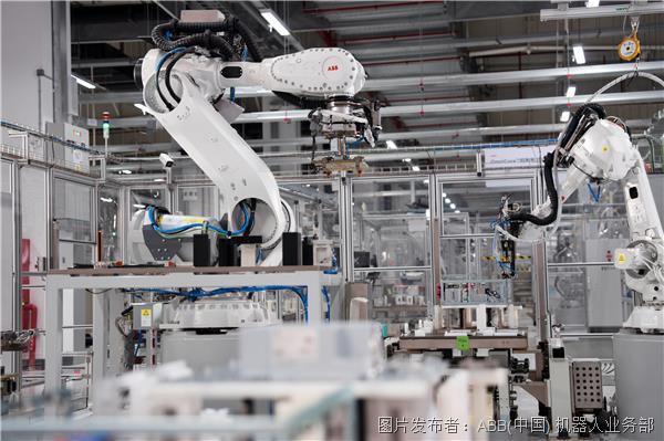 ABB机器人超级工厂开业_机器人造机器人.jpg