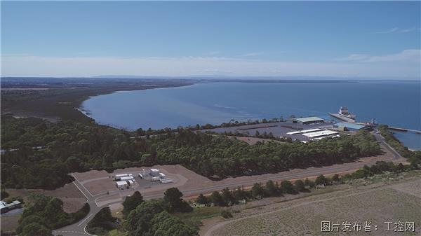 HESC_Aerial_photo_of_liquefaction_loading_facilty_at_the_Port_of_Hastings_Victoria.jpg