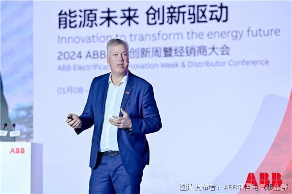 ABB集团电气全球总裁马腾（Morten Wierod ）进行主旨演讲.jpg
