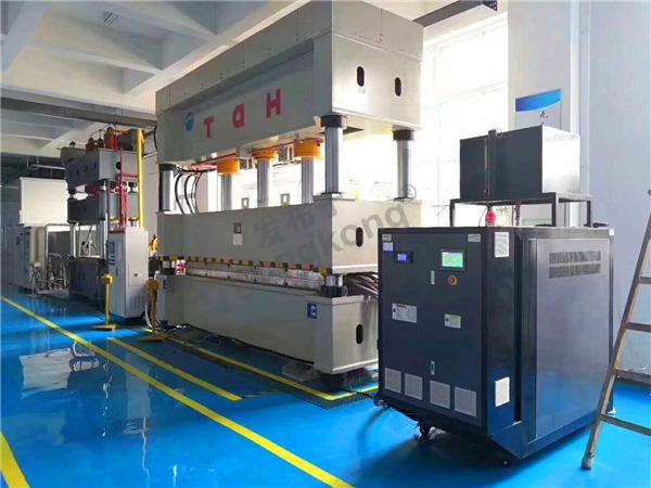 碳纤维螺旋桨成型模温机 (12).jpg