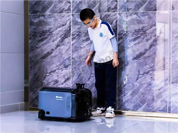 智能清洁机器人2.jpg