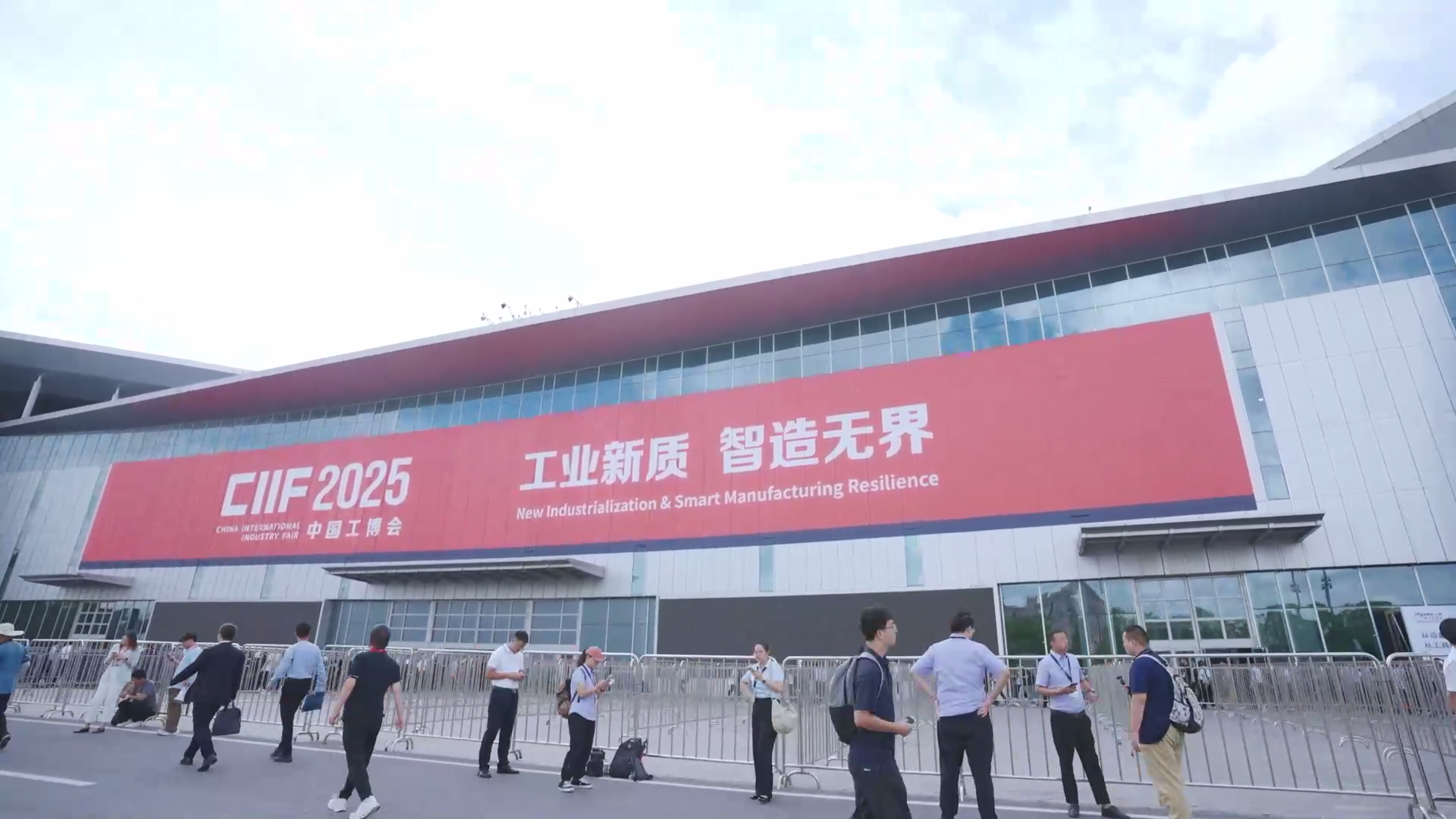 相约工博会，德力西（杭州）变频器有限公司副总经理杨松带您了解现场创新产品