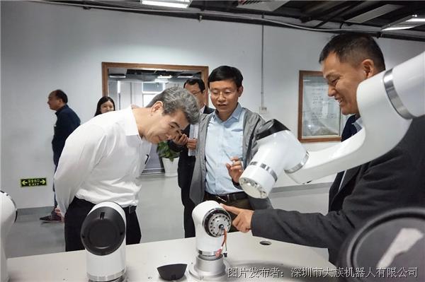 在大族集团董事长高云峰及大族机器人总经理王光能