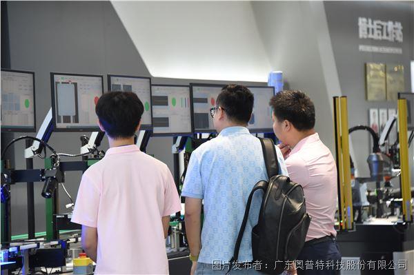 观摩3.jpg
