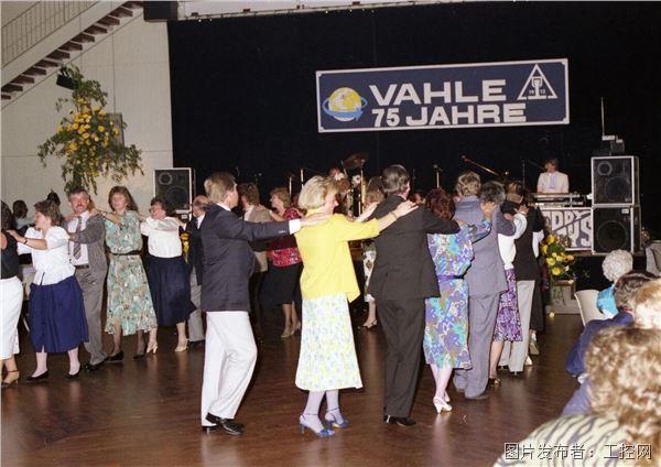 2741634e1d490360e5aa23e7c74a3302.jpg 2741634e1d490360e5aa23e7c74a3302.jpg