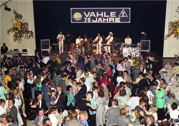 78e887f2a71c7b66b33581895096d06c.jpg 78e887f2a71c7b66b33581895096d06c.jpg