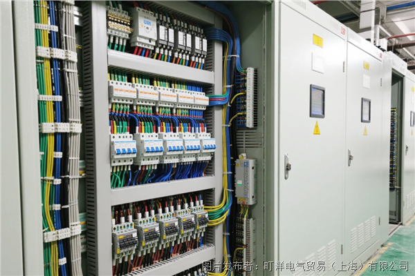 控制柜空間不夠用？看看這家印刷企業的巧妙做法！