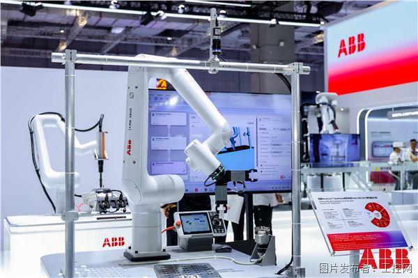 ABB機器人推出OmniCoreTM EyeMotion，以視覺驅動自主革新
